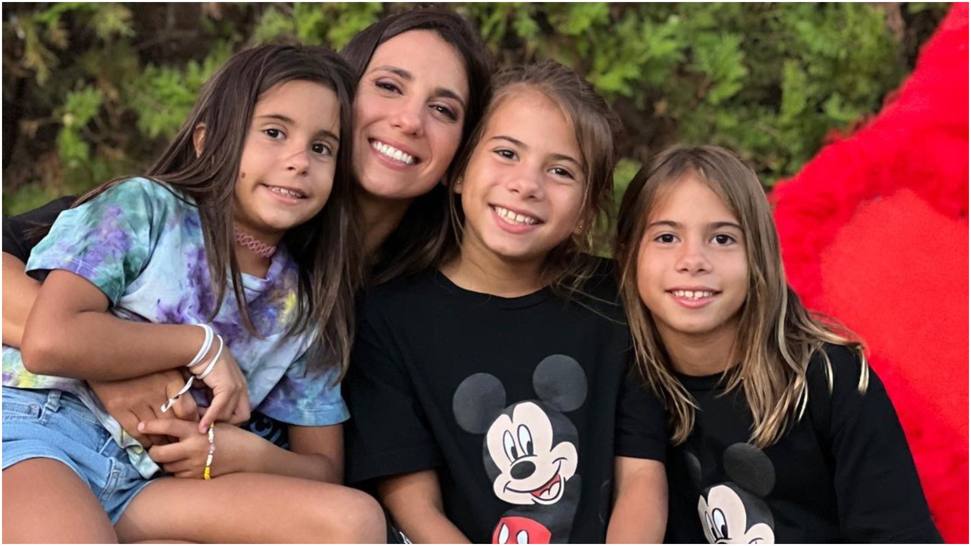 Cinthia Fernández sorprendió a sus hijas en pleno viaje de egresadas: emoción, risas y un reencuentro inesperado