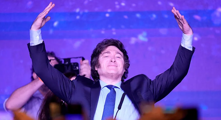 El Presidente cumple 55 años previo al cierre de campaña en Rosario