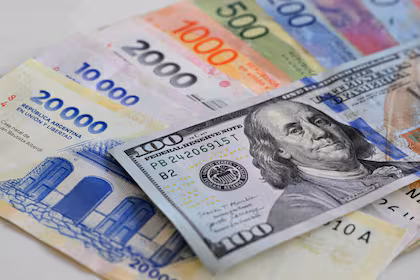 Brecha mínima: el dólar oficial abre a $1.540 y el blue a $1.555 este 8 de octubre